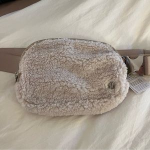 NWT Lululemon Sherpa Belt Bag